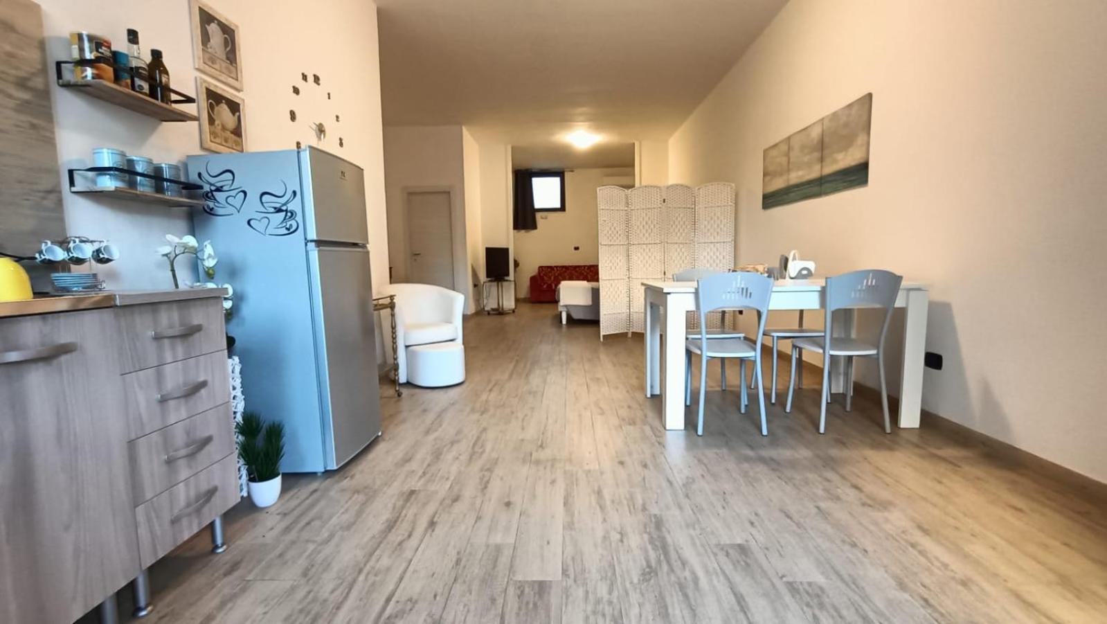Intero Alloggio, Binario 18 Brindisi Exteriör bild